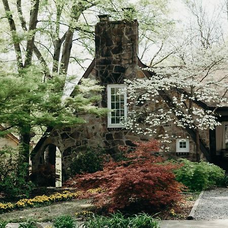 The Woodlawn Tudor Hot Springs Exteriör bild